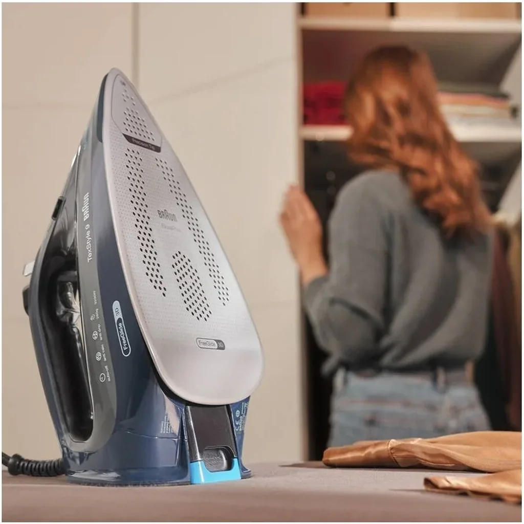 Braun TexStyle 9 Steam Iron, 3200 W, FreeGlide 3D Technology, iCare Technology, Extra-Large Water Tank, Extra-Large Water Tank, Dark Blue| SI 9682 - Image 8